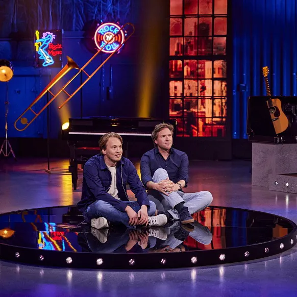 Foto van Sjoerd en Snelle tijdens een televisieprogramma